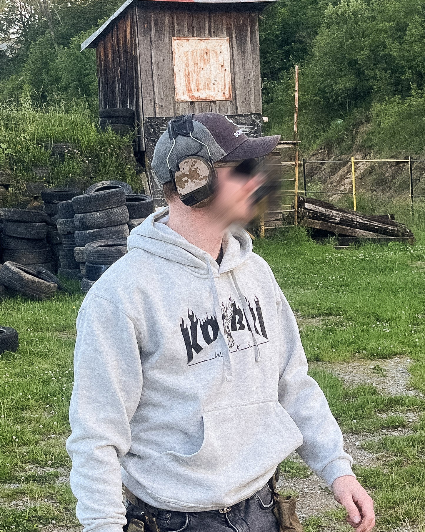 KOLIBRI.works BOX LOGO HOODIE