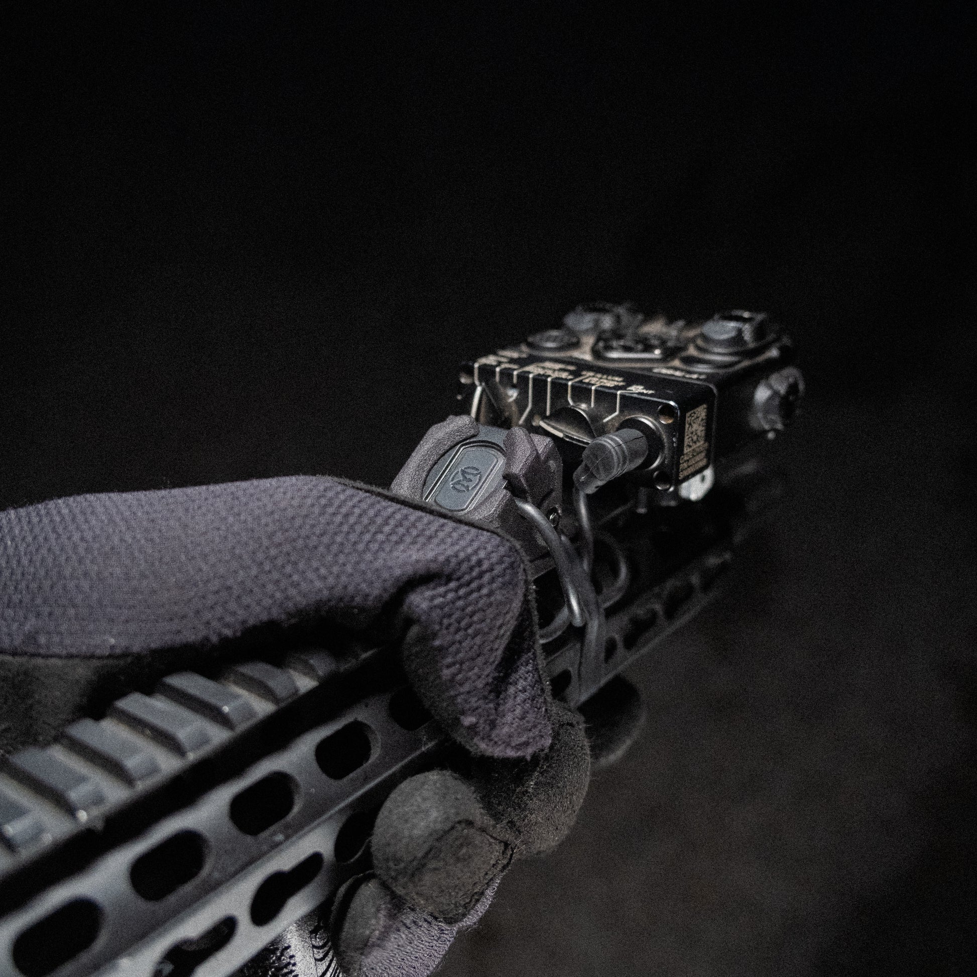 35° angled low-profile mount for ModButton™ Lite on handguard 